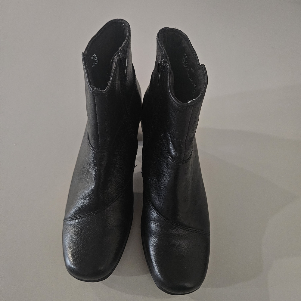 Clarks Black Leather Heeled Booties Side Zip Ankle Boot Shoes Womens Size 6 1/2 - Picture 2 of 5